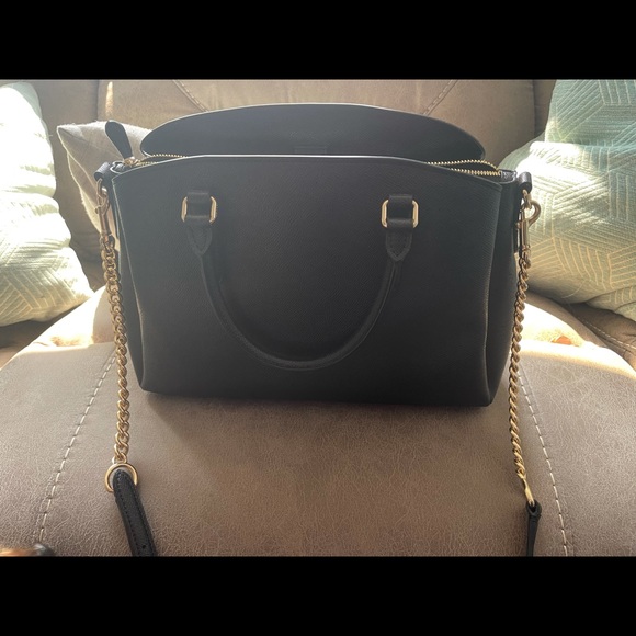 Coach Lillie Caryall - Picture 2 of 3